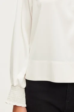 Blouse en satin écru à col montant - BERYLL | Pablo Online