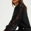 Top aux manches en dentelle - BRELLE | Pablo Discount