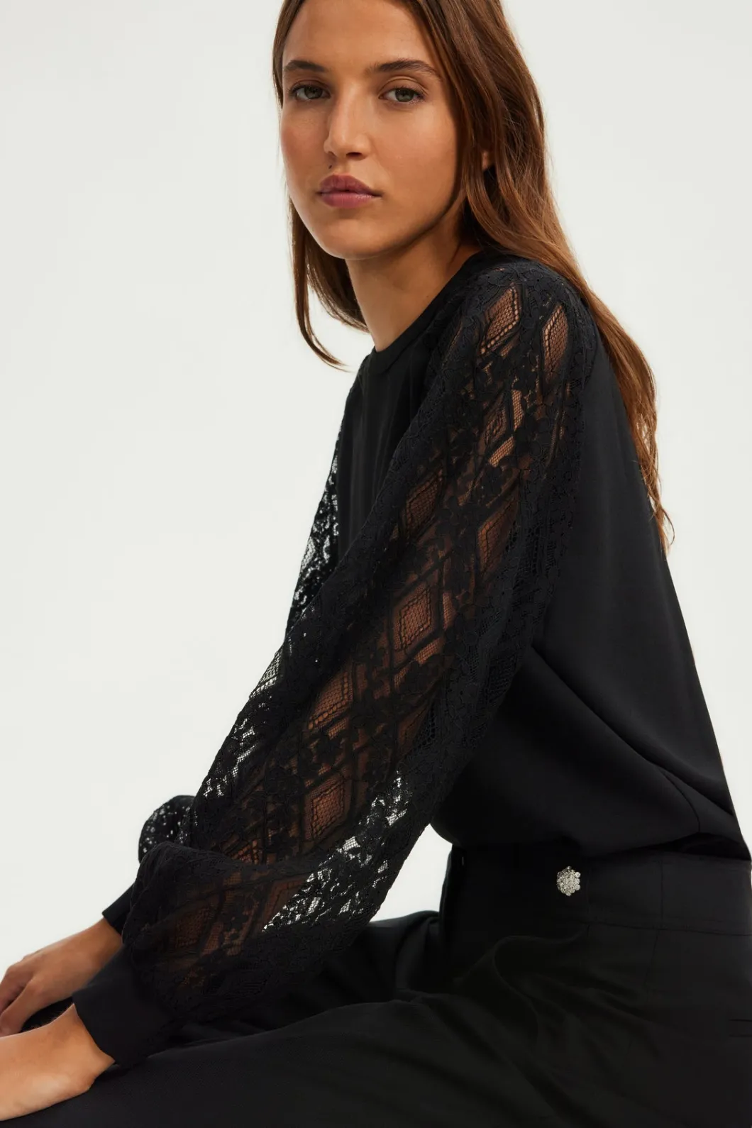 Top aux manches en dentelle - BRELLE | Pablo Discount