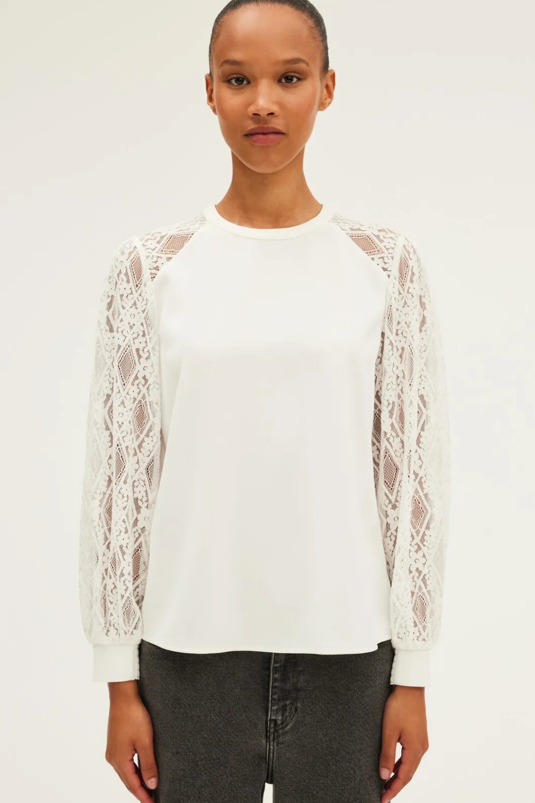 Top aux manches en dentelle - BRELLE | Pablo Clearance